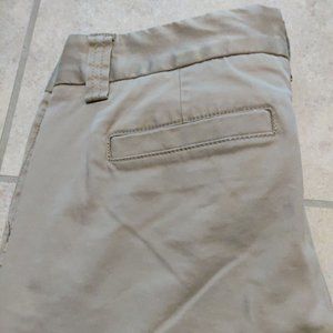 J. Crew women's size 6 stretch favorite fit capri pants tan color 4 pockets zip